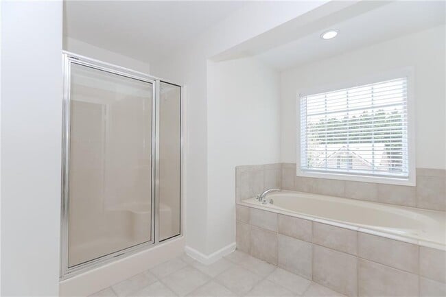 Building Photo - 2023 Jameson Cir NE