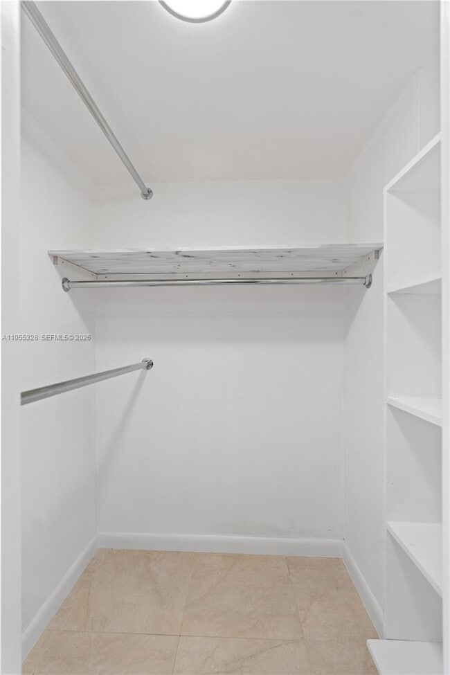 Building Photo - 1301 NE Miami Gardens Dr