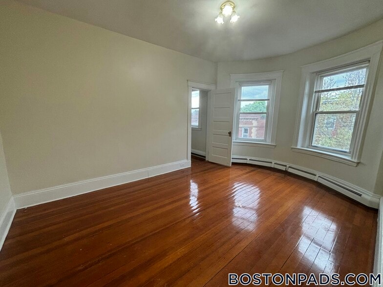 Building Photo - 208 Winthrop Rd