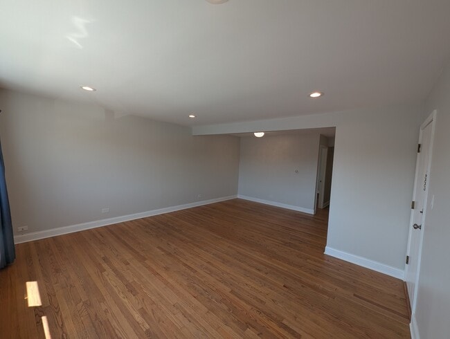 Building Photo - 9216 Seymour Ave