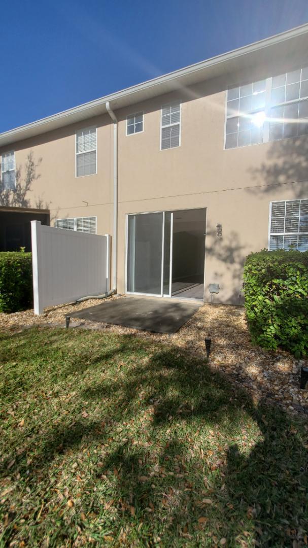 Building Photo - 3885 Buckthorne Dr