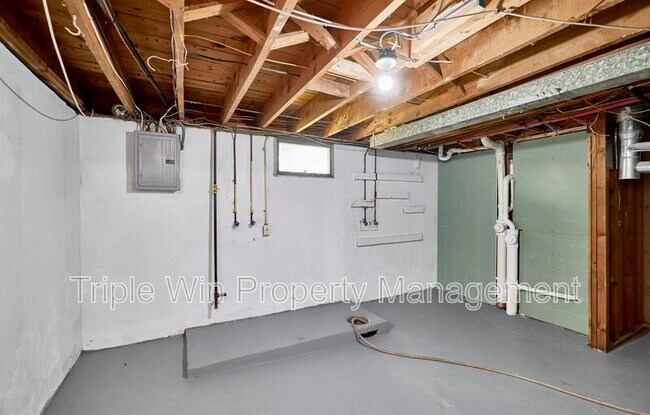 Building Photo - 9823 Meadowview Dr
