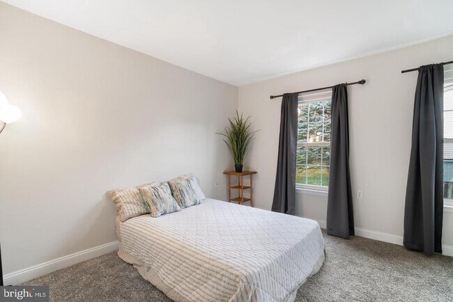 Building Photo - 5806 Shadbush Ct