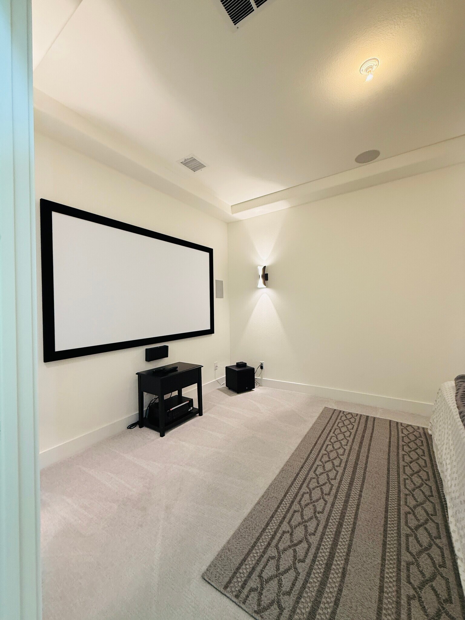 Atmos Digital projector - 2604 Bucer Ct