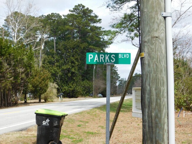 Building Photo - 240 Alexander Wy S