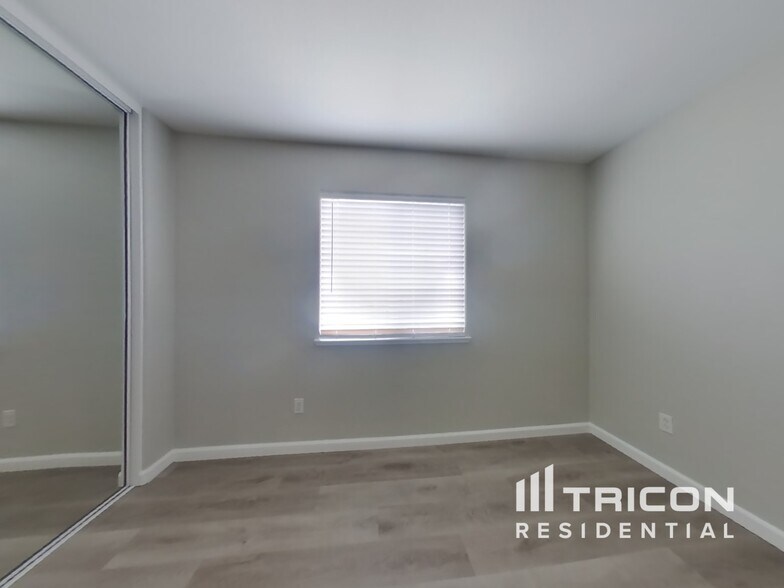 Building Photo - 1209 Halsey St