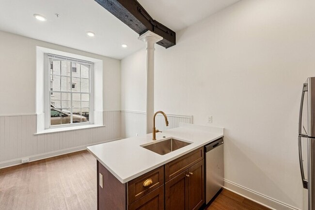 Building Photo - 401 Martin St