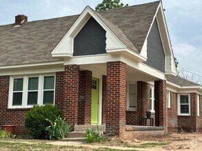 Building Photo - Historic Charm