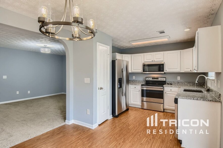 Building Photo - 1740 Formosa Ln