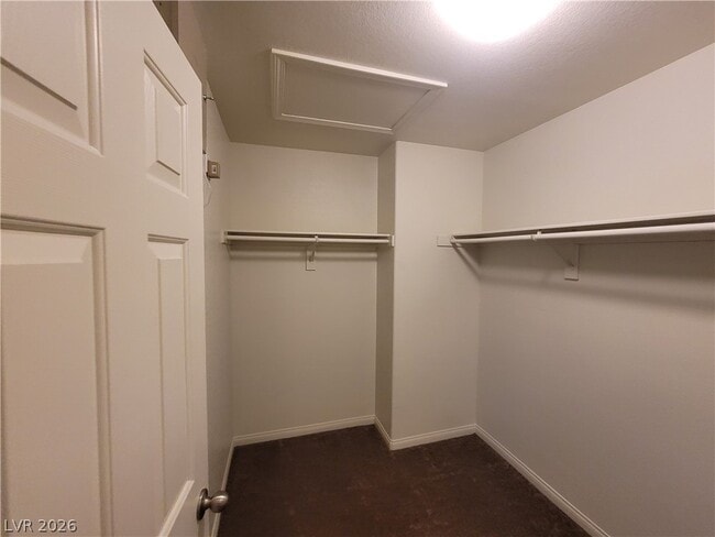 Building Photo - 2409 W Gilmore Ave