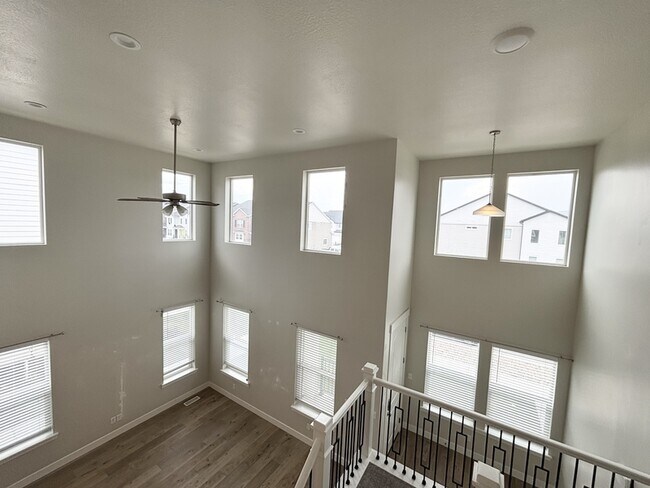 Building Photo - 3742 W Canyon Falls Dr