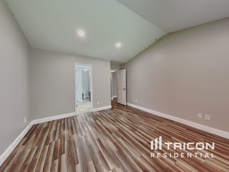 Building Photo - 19 Summerwood Ln