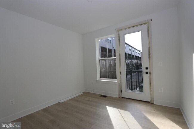 Building Photo - 117 E Cromwell St