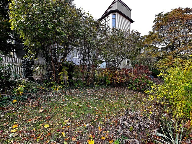 Building Photo - 437 Warburton Ave