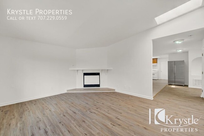 Building Photo - Coming soon! Outstanding spacious unit tuc...