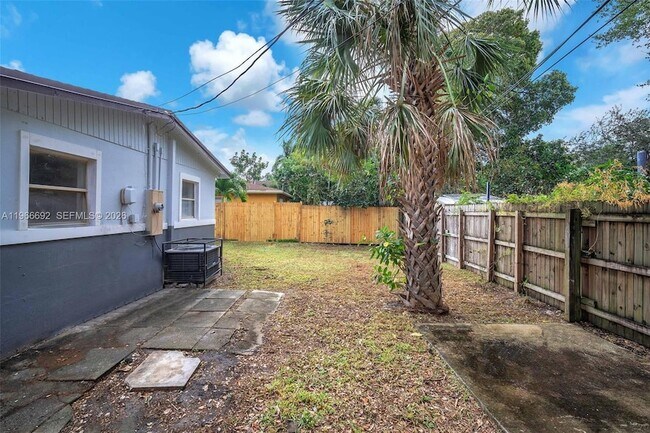 Building Photo - 841 NW 15th Terrace