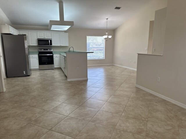 Building Photo - Spacious 2-Bed, 2-Bath Home in Venice with...