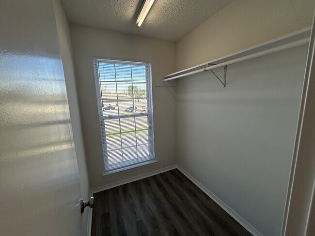 Building Photo - 3 BD 2 BA APARTMENT BY TTU FOR RENT