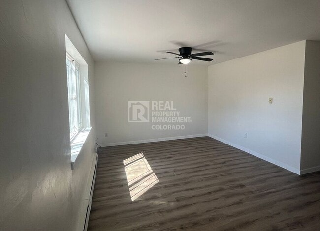 Building Photo - 18 Oak St