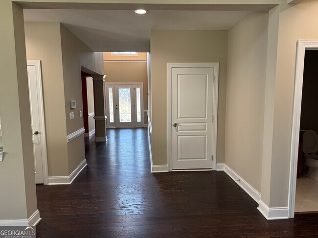 Building Photo - 7411 Redbud Loop