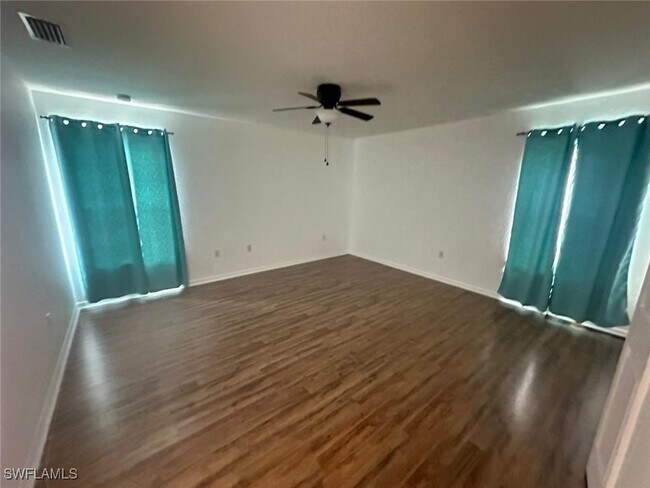 Building Photo - 2115 NW 19th Ave