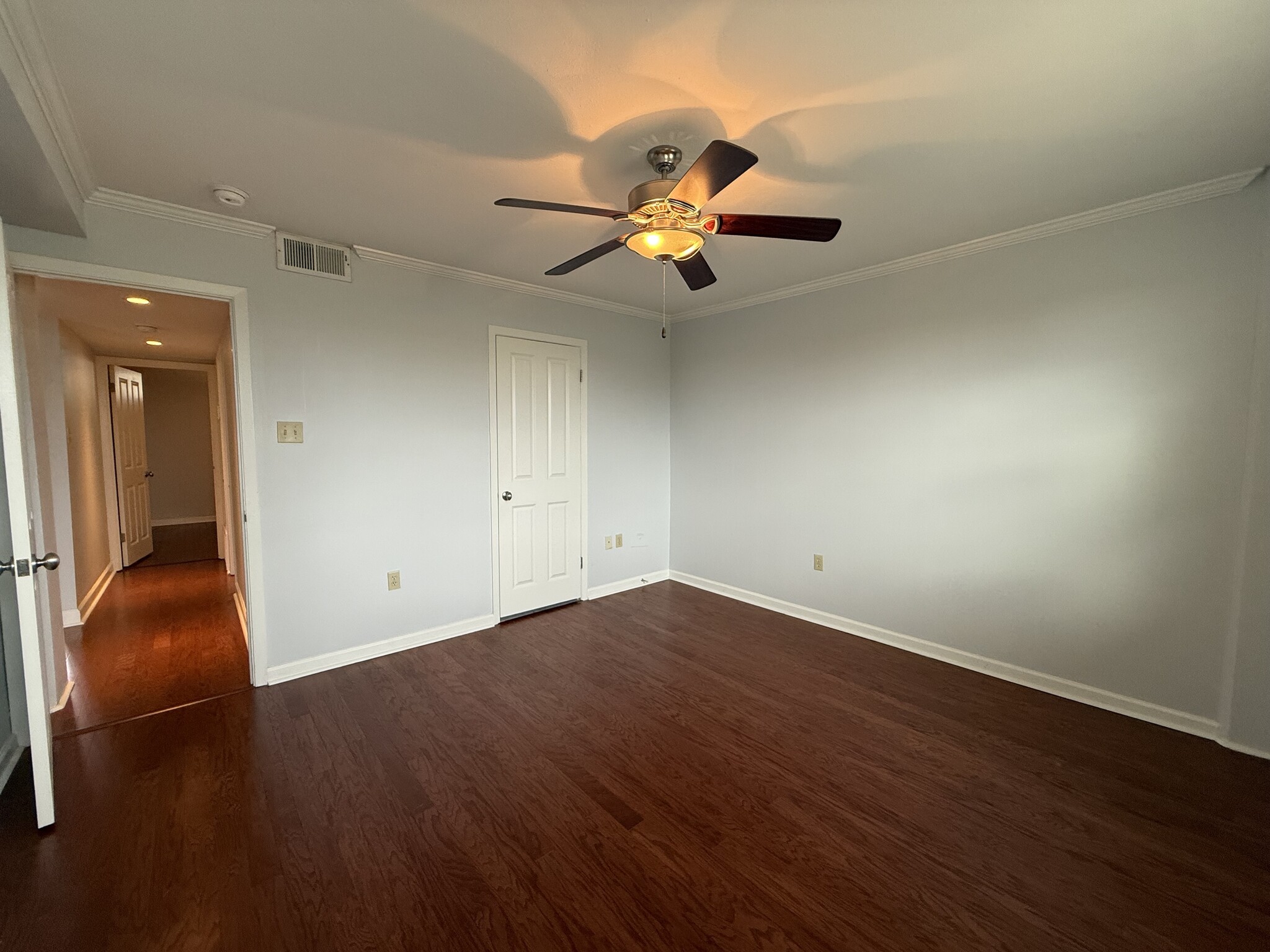 Building Photo - 3915 Saint Charles Ave