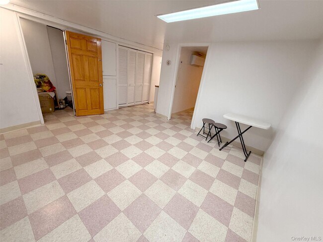 Building Photo - 153-20 77th Rd