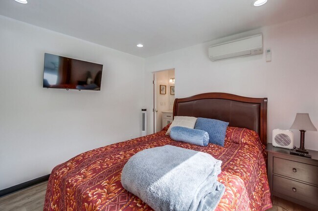 Building Photo - Gorgeous luxury flat with ocean view in La Jolla. Gustavo Lopez