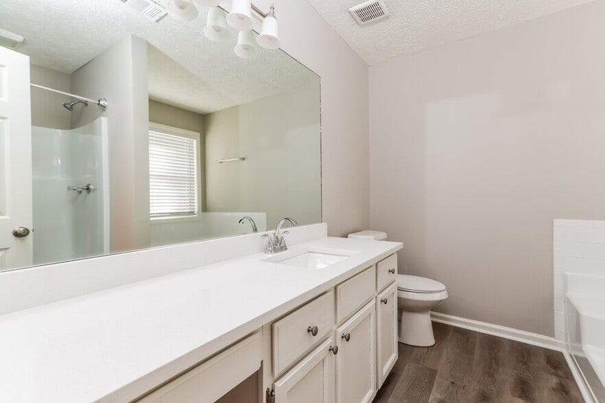 Building Photo - 85 Paris Dr