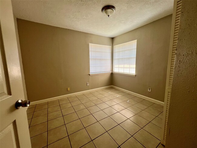 Building Photo - 6503 Marinwood Dr