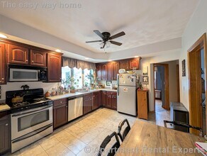 Building Photo - 50 William St