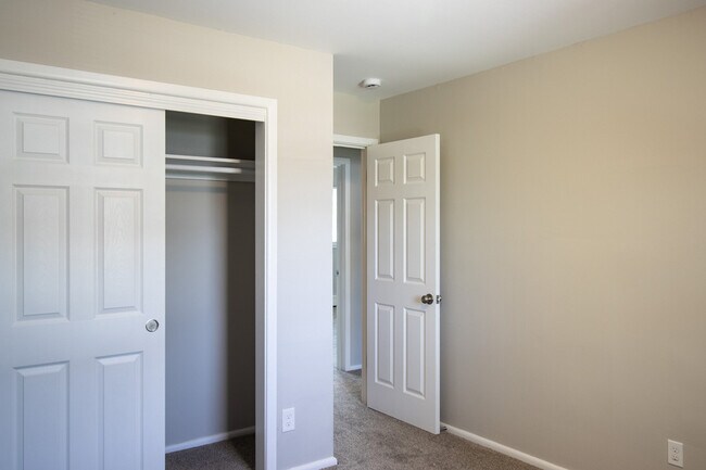Building Photo - 3026 W Iona Terrace