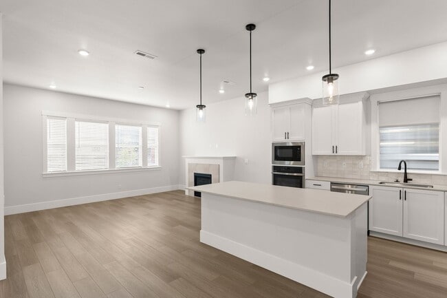 Building Photo - 13737 SW 165th Ave