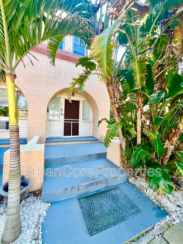 Building Photo - 352 13th Ave NE