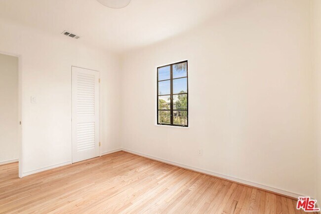 Building Photo - 2228 Prospect Ave