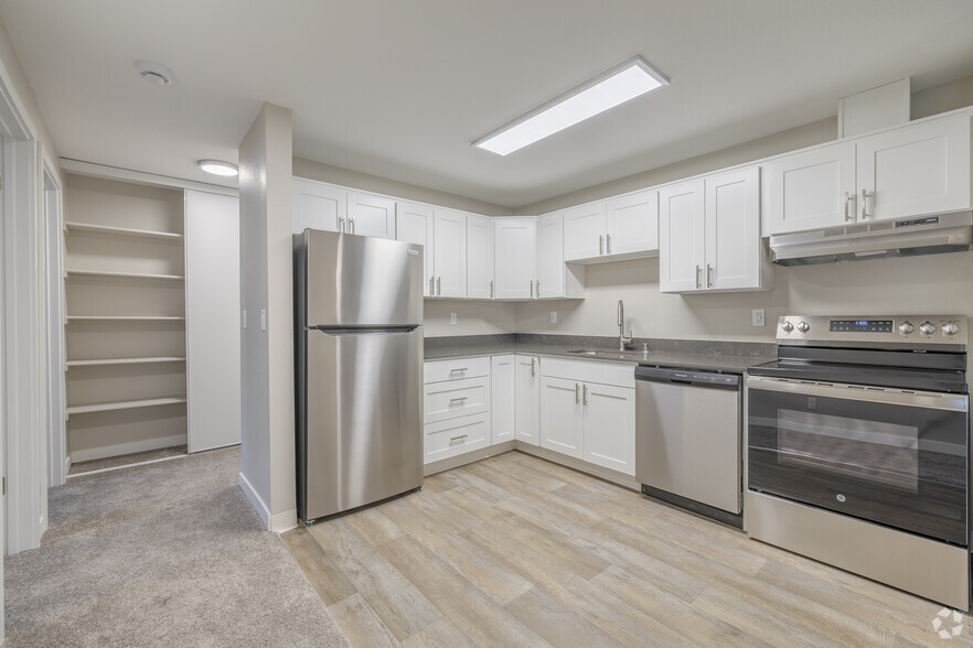 The B1.3 - 2BR, 1BA - 910SF - Kitchen - The Village at SoTa