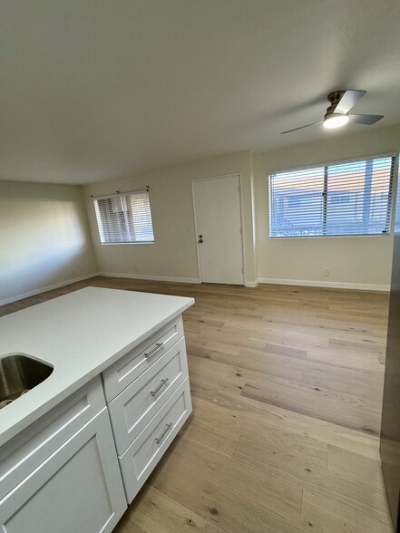 Building Photo - 4633 Marine Ave