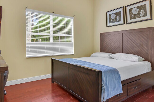 Building Photo - 12121 70th Pl N