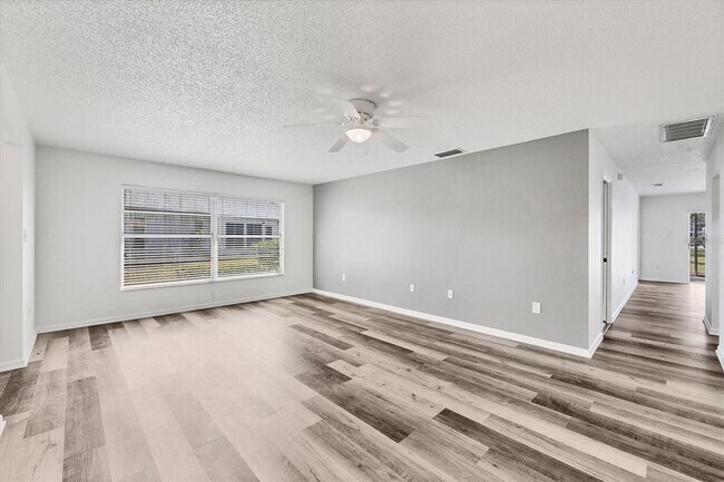 Building Photo - 4220 Center Pointe Ln