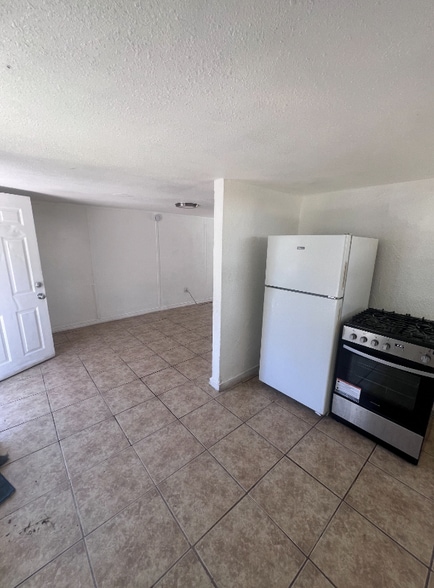 Primary Photo - 1456 Cameron Ln