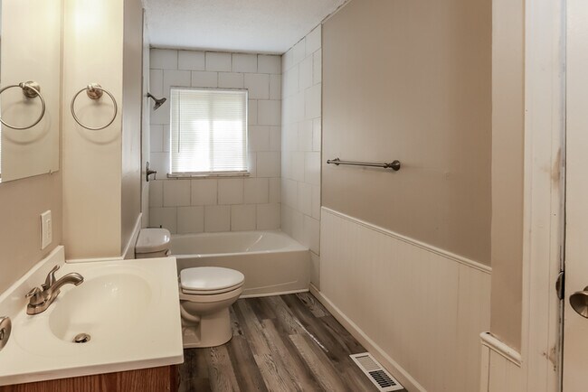 Building Photo - 3 Bedroom Home on Shoshone Drive