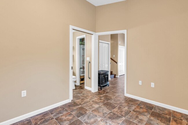 Building Photo - Beautiful Red Bank Home!