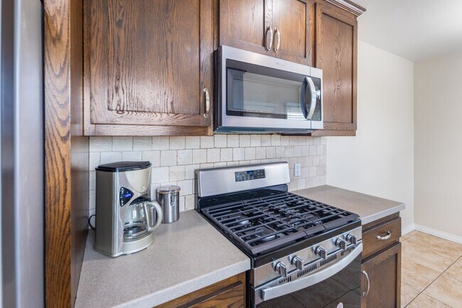 Building Photo - 549 N La Sena Ave