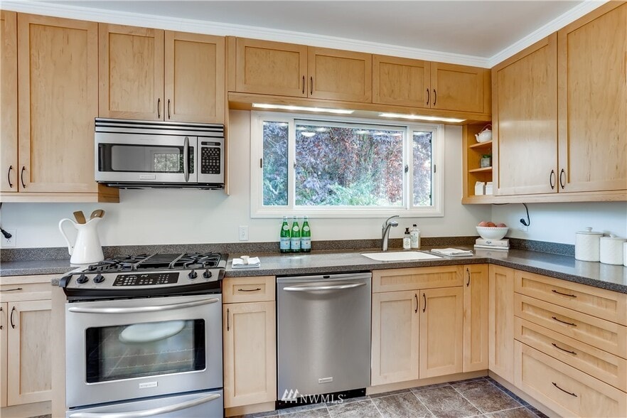 Building Photo - 6200 30th Ave NE