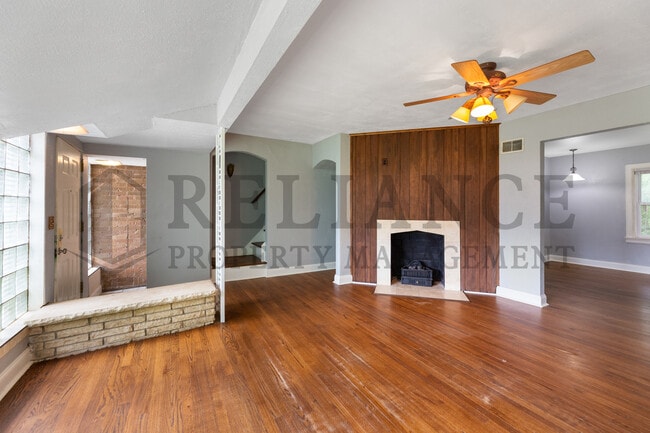 Building Photo - 9306 W Maple St