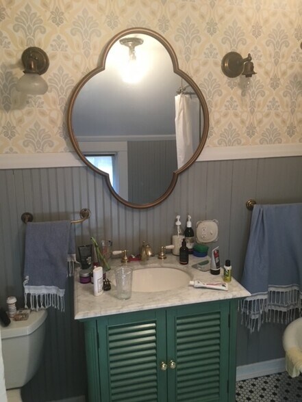 Building Photo - 425 5th St