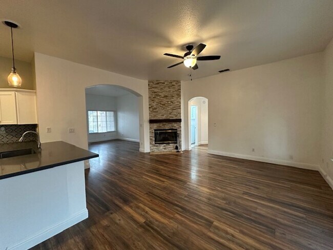 Building Photo - 888 Browning Cir