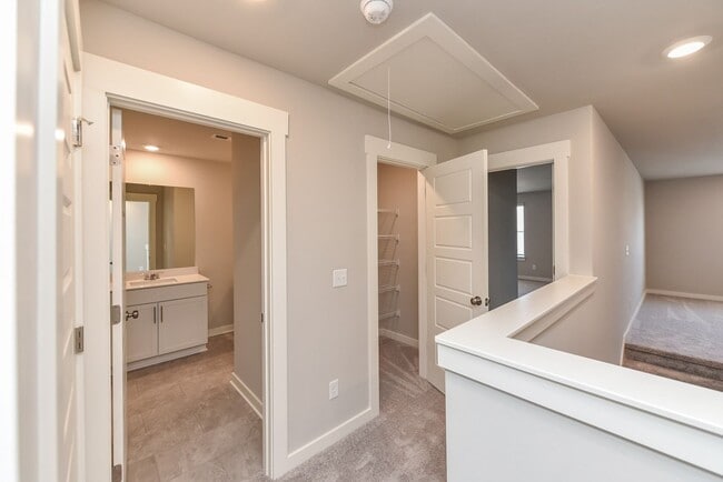Building Photo - **2022-BUILT TOWNHOME WITH FABULOUS COMMUNITY AMENITIES**