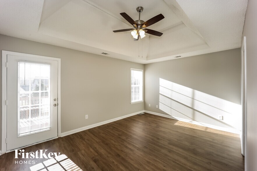 Building Photo - 1127 Forest Glen