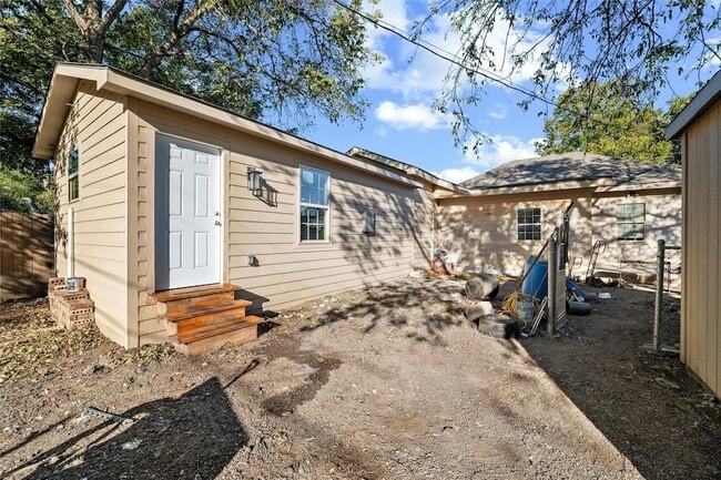 Building Photo - 2734 Fordham Rd